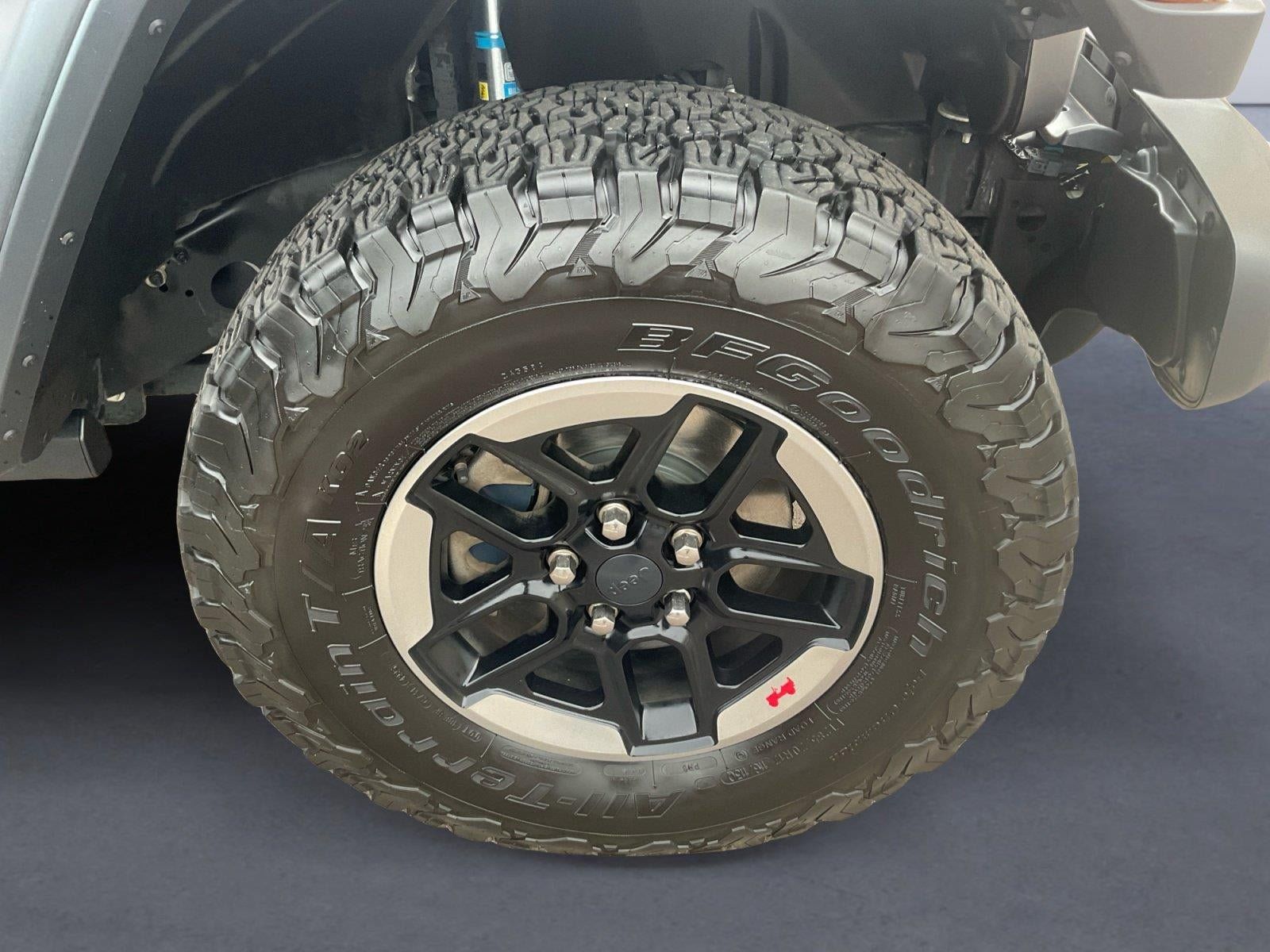 Used 2018 Jeep Wrangler Unlimited Rubicon w/ LED Lighting Group AWD/4WD image 14