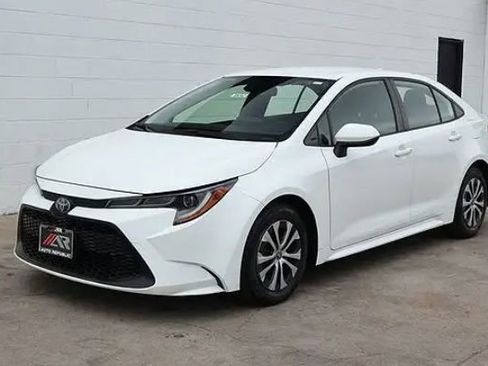Used 2021 Toyota Corolla LE FWD image 2