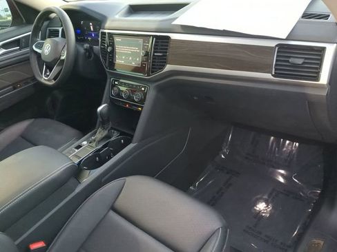 Certified 2022 Volkswagen Atlas SE w/ Panoramic Sunroof Package image 12