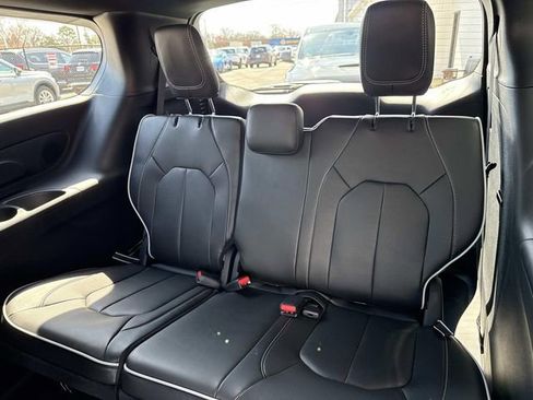 New 2026 Chrysler Pacifica Limited FWD image 23