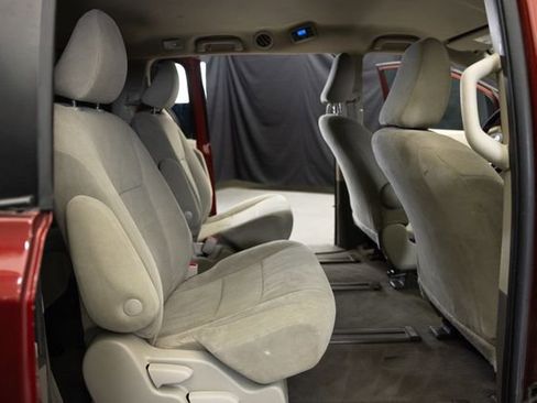 Used 2020 Toyota Sienna L FWD image 18