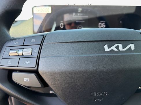 New 2025 Kia K4 LXS FWD image 25