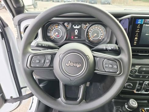 New 2026 Jeep Gladiator Sport image 18