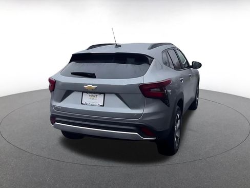 Used 2025 Chevrolet Trax LT image 14