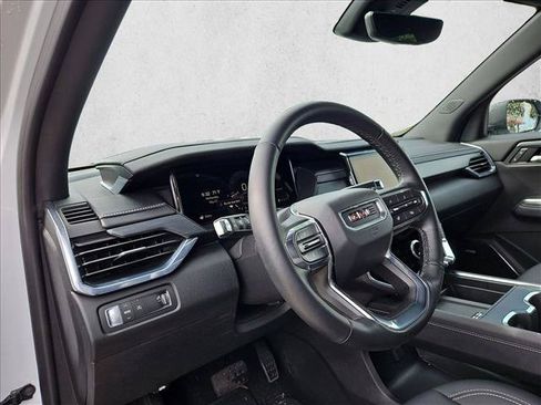 Used 2026 GMC Acadia Elevation w/ Elevation Premium Package FWD image 9