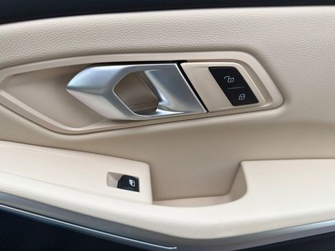 Used 2025 BMW 330i Sedan w/ Convenience Package image 21