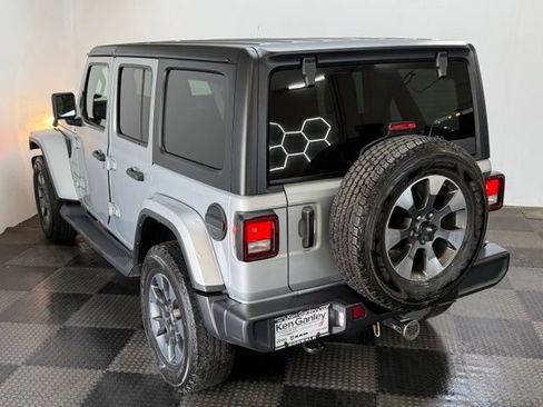 Used 2022 Jeep Wrangler Unlimited Sahara w/ Cold Weather Group AWD/4WD image 7