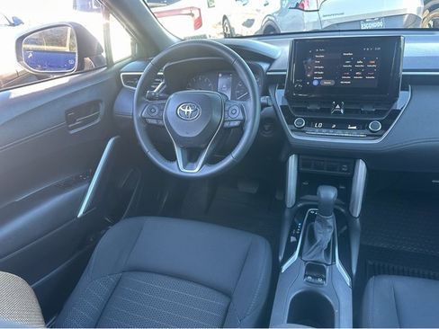 Used 2024 Toyota Corolla Cross SE image 12