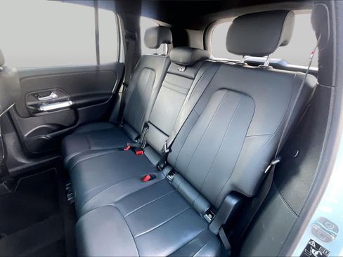Used 2025 Mercedes-Benz GLB 250 4MATIC image 21