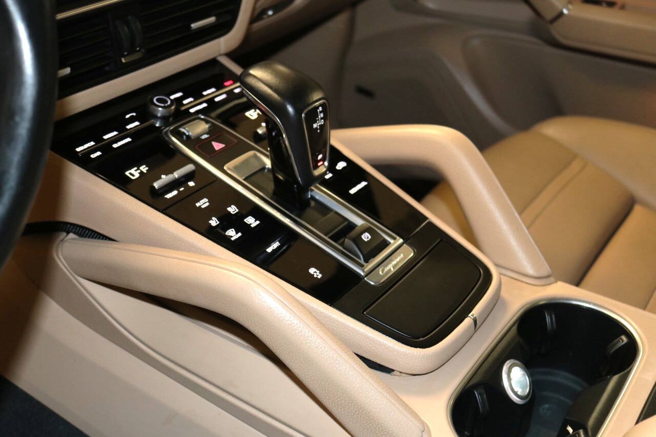 Used 2020 Porsche Cayenne Turbo AWD/4WD image 42