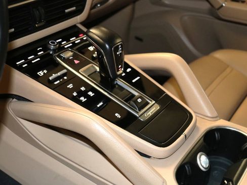 Used 2020 Porsche Cayenne Turbo AWD/4WD image 42