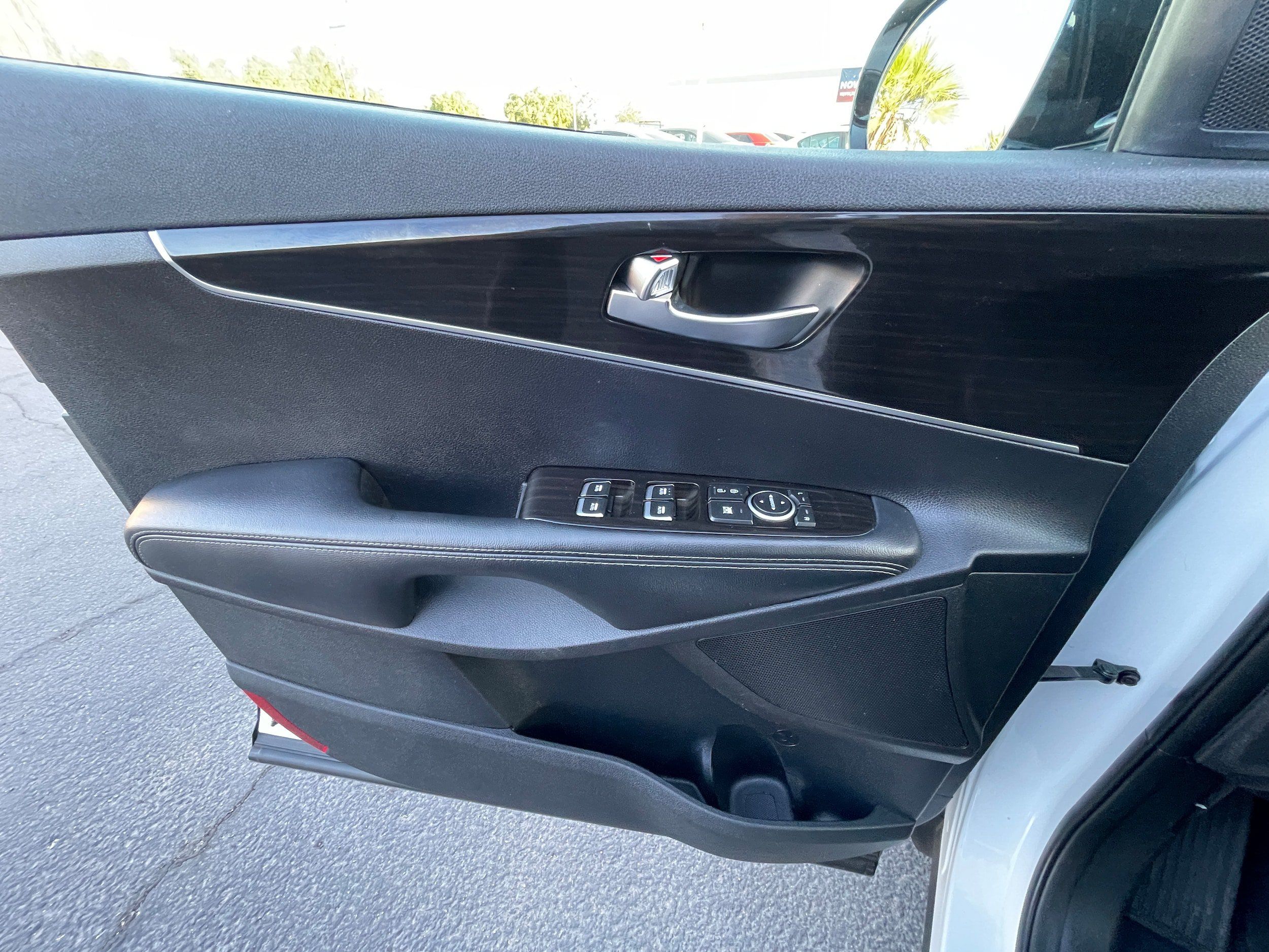 Used 2019 Kia Sorento FWD image 13