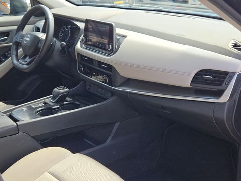 Certified 2025 Nissan Rogue SV FWD image 26