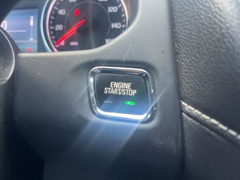 Used 2020 GMC Acadia SLE image 19