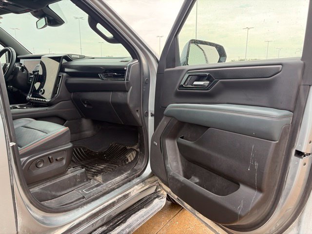 Used 2025 GMC Yukon AT4 AWD/4WD image 23