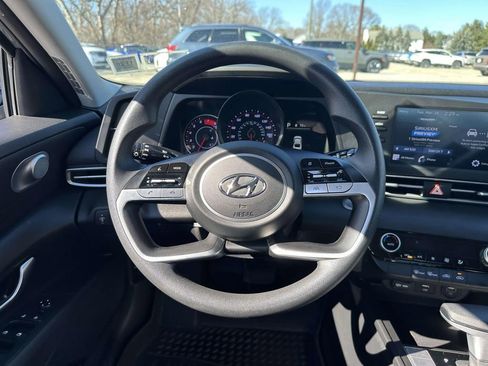 Used 2023 Hyundai Elantra SEL FWD image 11
