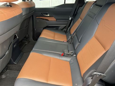 Used 2024 Lexus GX 550 w/ Accessory Package (2T) AWD/4WD image 21