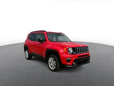 Certified 2022 Jeep Renegade Latitude w/ Convenience Group image 2