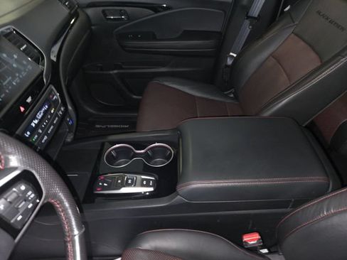 Used 2025 Honda Ridgeline Black Edition image 21