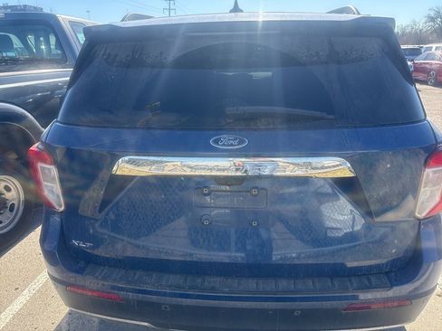 Used 2022 Ford Explorer XLT w/ Equipment Group 202A image 6