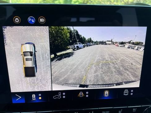 Used 2024 Chevrolet Colorado ZR2 w/ ZR2 Convenience Package III AWD/4WD image 23