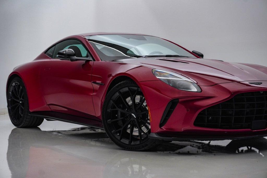 Used 2025 Aston Martin V8 Vantage Coupe RWD image 2