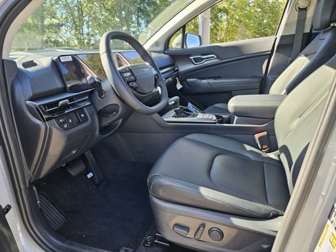 New 2025 Mitsubishi Outlander SE image 7