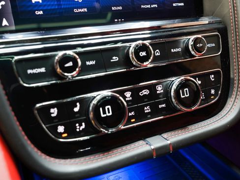 Used 2022 Bentley Bentayga AWD/4WD image 66