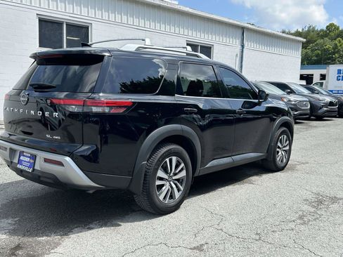 Used 2024 Nissan Pathfinder SL AWD/4WD image 3