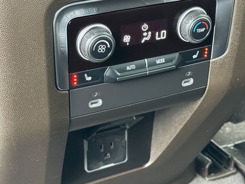 Used 2024 Chevrolet Tahoe Z71 w/ Luxury Package image 13