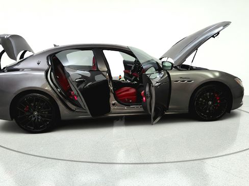 Used 2023 Maserati Ghibli Modena RWD image 15