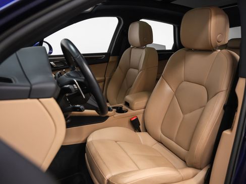Certified 2023 Porsche Macan AWD/4WD image 45