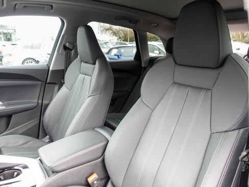 Used 2025 Audi Q5 Premium Plus w/ Premium Plus image 44