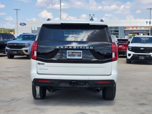 Certified 2025 Ford Expedition Active AWD/4WD image 8