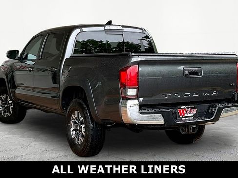 Used 2018 Toyota Tacoma TRD Off-Road AWD/4WD image 4
