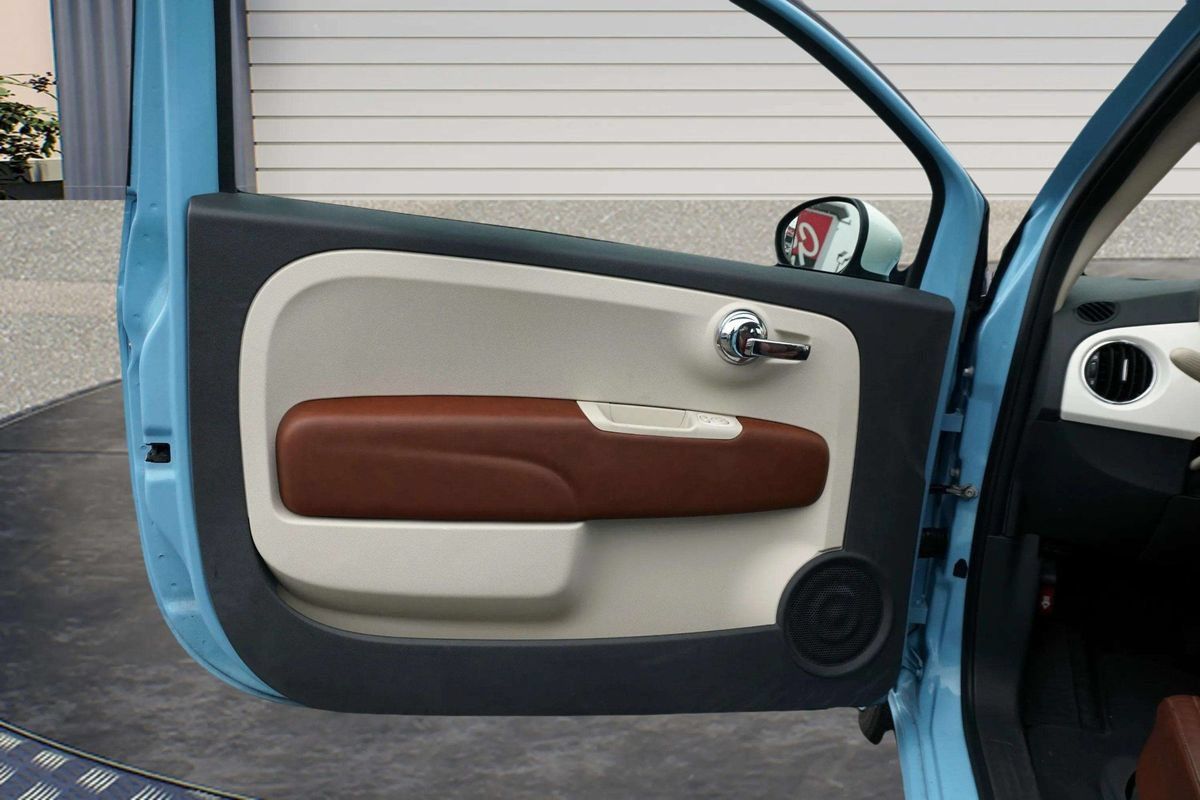 Used 2019 FIAT 500 Lounge FWD image 18