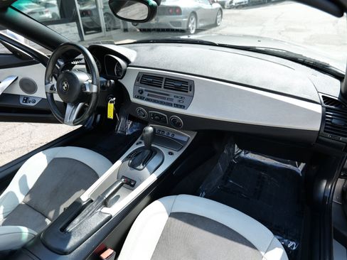 Used 2004 BMW Z4 2.5i image 29