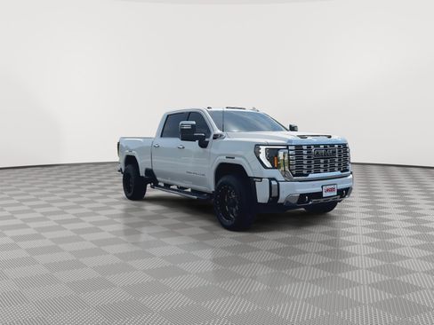 Used 2025 GMC Sierra 2500 Denali w/ Denali Reserve Package AWD/4WD image 3