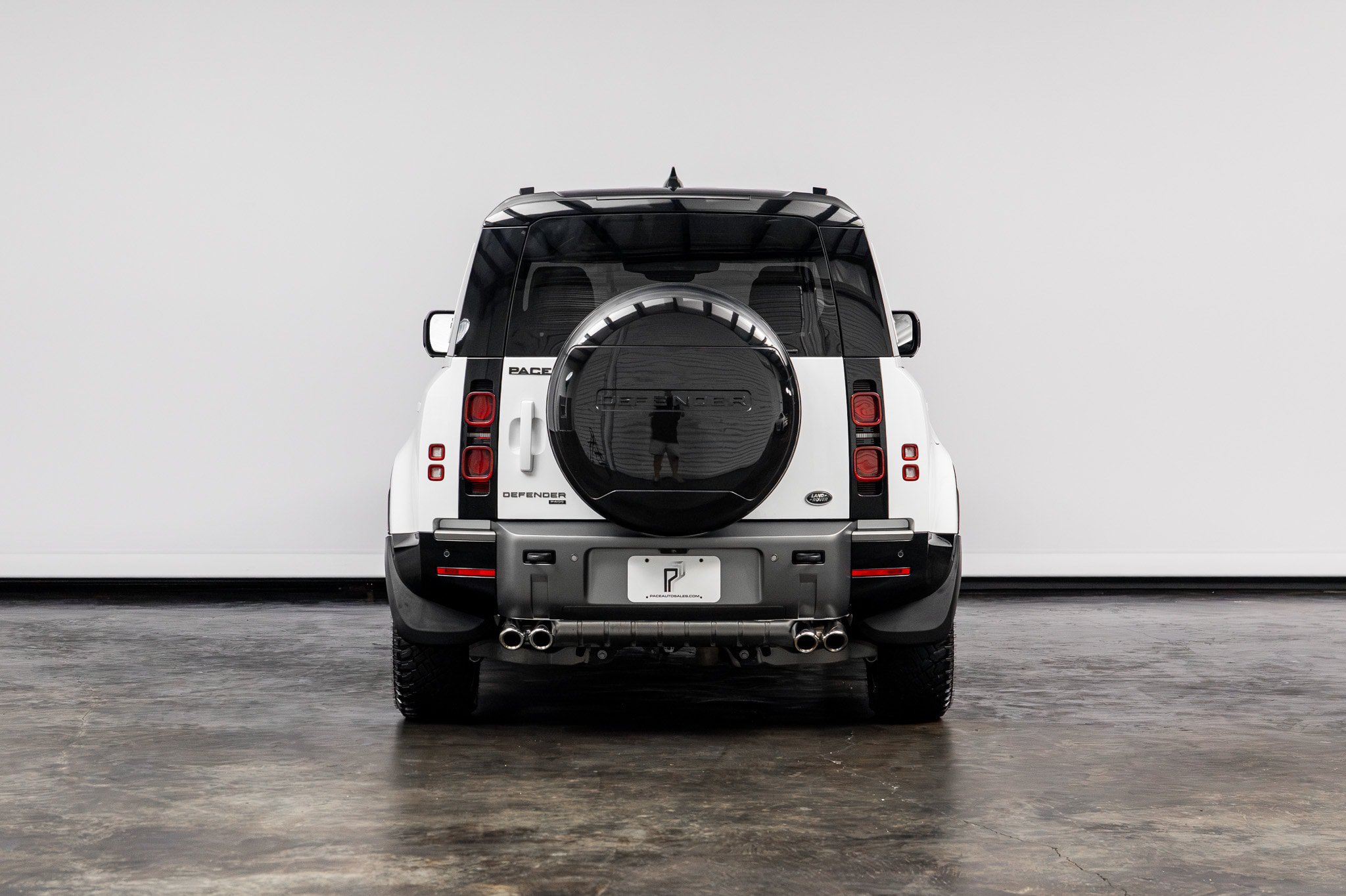 Used 2023 Land Rover Defender 110 X-Dynamic SE AWD/4WD image 17