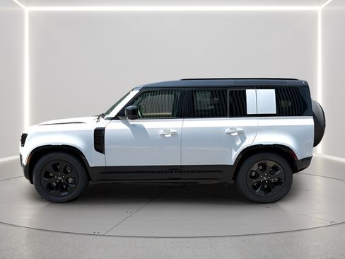 Certified 2025 Land Rover Defender 110 X-Dynamic SE AWD/4WD image 2