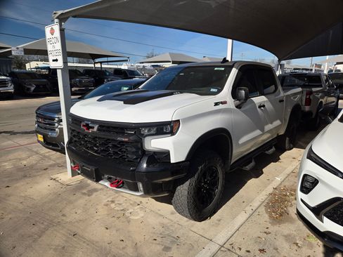 Used 2022 Chevrolet Silverado 1500 ZR2 w/ Technology Package image 2