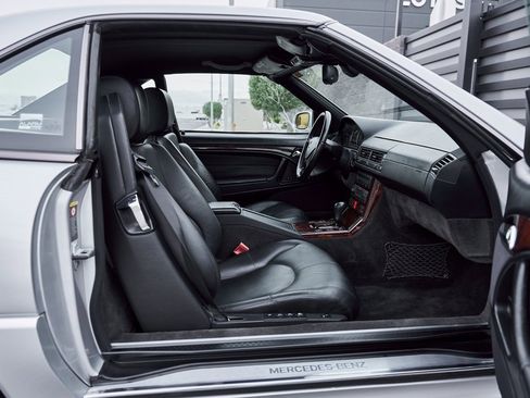 Used 2002 Mercedes-Benz SL 500 w/ SL2 Option Pkg image 23