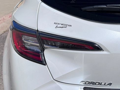 Used 2021 Toyota Corolla XSE FWD image 9