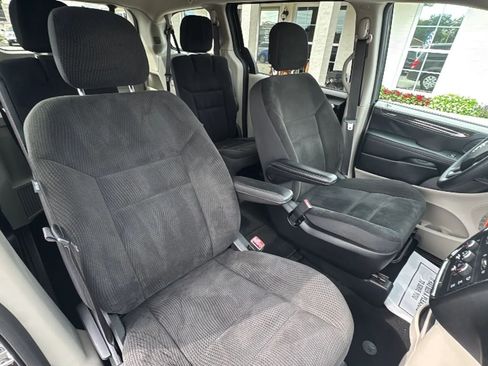 Used 2019 Dodge Grand Caravan SE w/ UConnect Hands-Free Group FWD image 29
