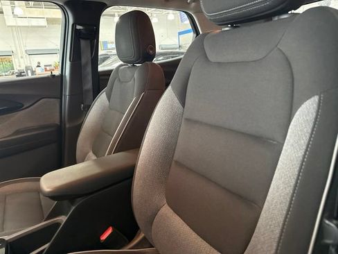 Used 2023 Chevrolet TrailBlazer LS FWD image 10