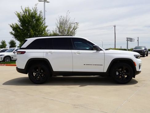 Certified 2024 Jeep Grand Cherokee Limited w/ Black Appearance Package RWD image 9