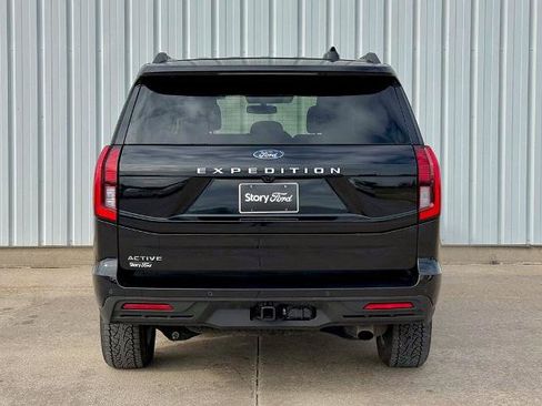 Certified 2025 Ford Expedition Active AWD/4WD image 5