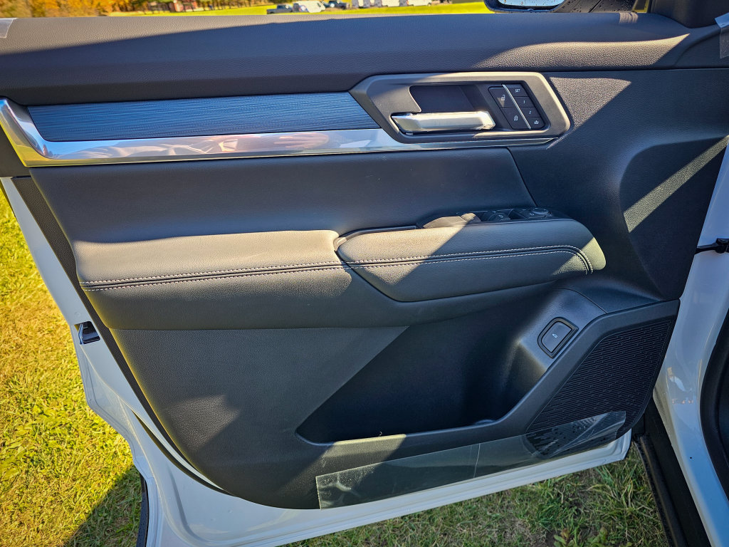 New 2027 GMC Terrain Elevation w/ Elevation Premium Package AWD/4WD image 9