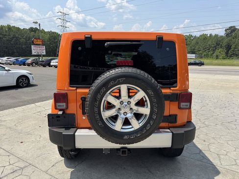 Used 2012 Jeep Wrangler Unlimited Sahara w/ Connectivity Group AWD/4WD image 11