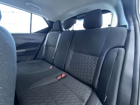 Used 2022 Nissan Kicks S image 33